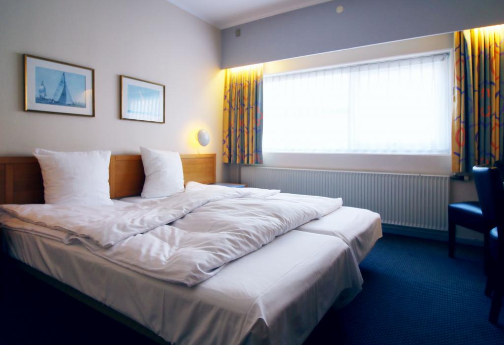 Ærø & Koncert med Johnny Hansen 𝗕𝘂𝘀𝗿𝗲𝗷𝘀𝗲 𝗺𝗲𝗱 𝗛𝗔𝗡𝗦𝗧𝗛𝗢𝗟𝗠 𝗥𝗘𝗝𝗦𝗘𝗥